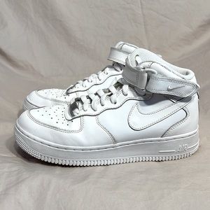 Nike Air Force 1 Mid LE